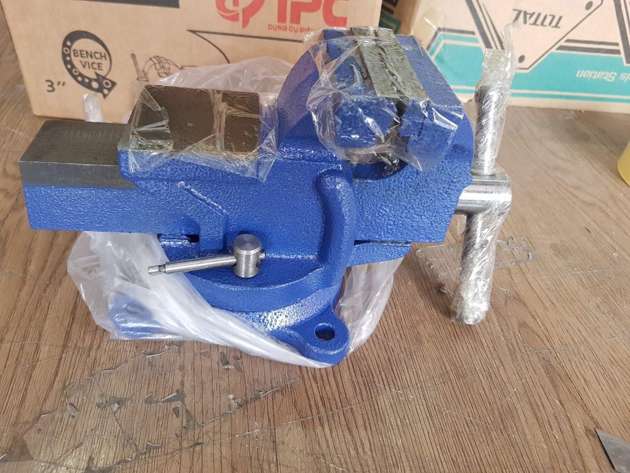 TPC THQ-30 Ê TÔ KẸP MÂM XOAY 3"