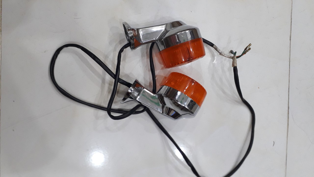 Cặp xi nhan sau cup 81-86 hàng zin theo xe mới 95%
