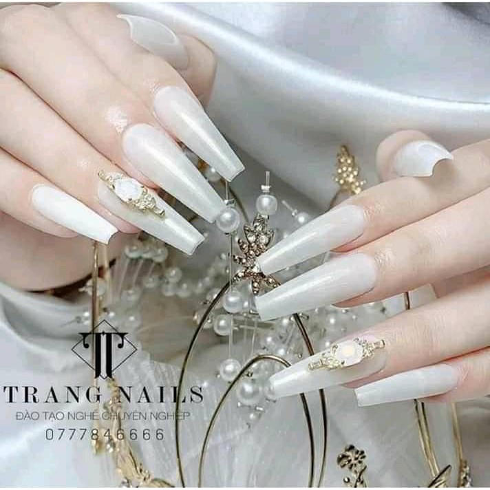 Móng úp HSM form thang được ưa thích làm nail