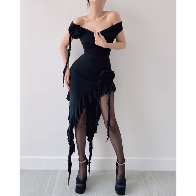 Đầm Hoa Tua Rua Lệch Vai Vạt Xéo