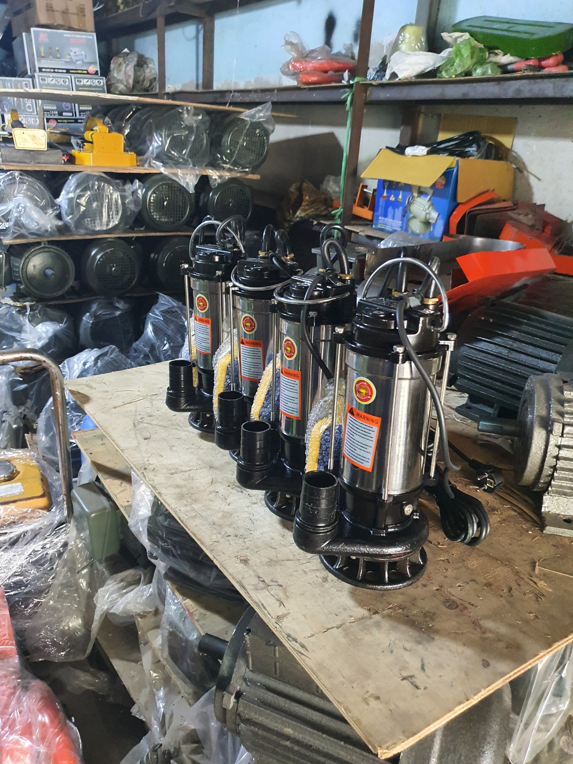 Bơm Chìm 1/2HP ( 370W) Có Phao -220V