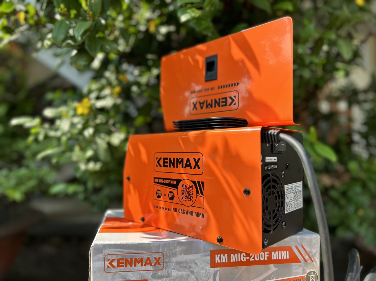 Máy hàn mig 2 chức năng MIG 200F KENMAX ( TẶNG KÈM CUỘN 1 KG, BAO TAY HÀN, 3 BÉC HÀN )