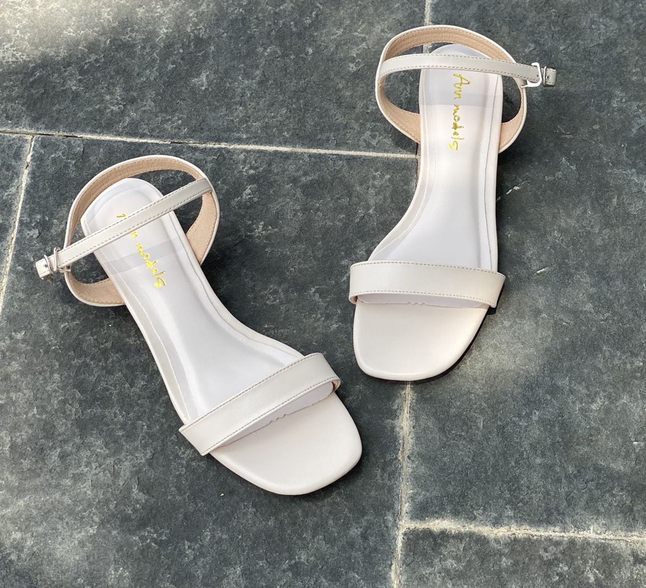 (Hỗ trợ đổi size) Giày sandal 2 phân gót vuông phối quai ngang kiểu dáng basic _A034