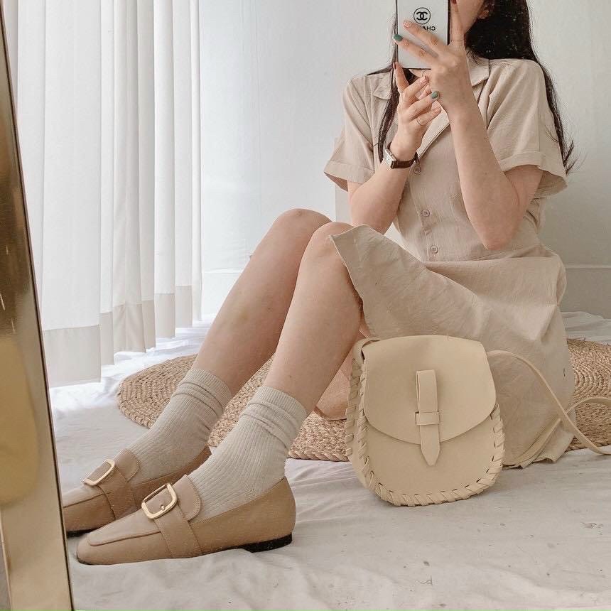 Đầm sơ mi kem nhạt thắt eo