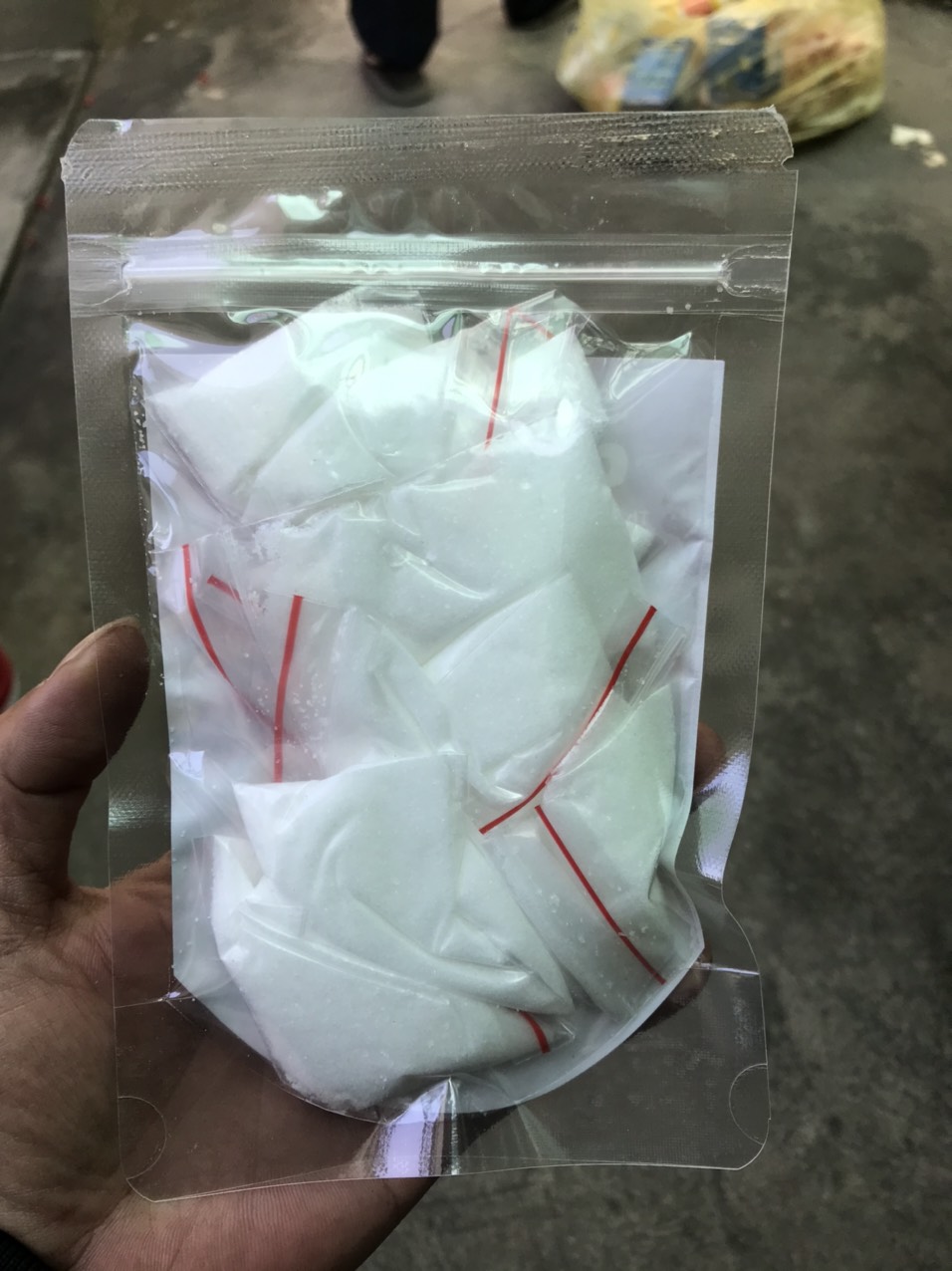 Phân bón kích ra hoa dùng cho cây hoa giấy