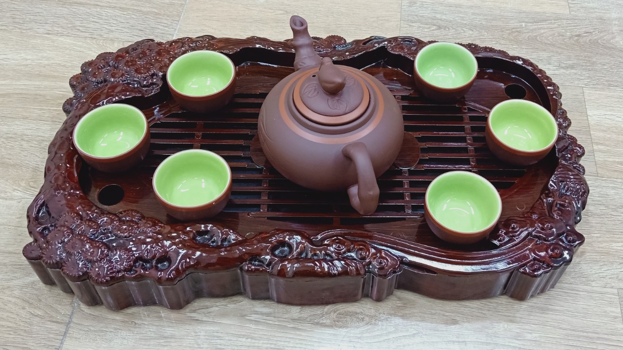bộ ấm chén bát tràng kèm khay trà víp ( dung tích ấm 300ml,khay trà giả gỗ)