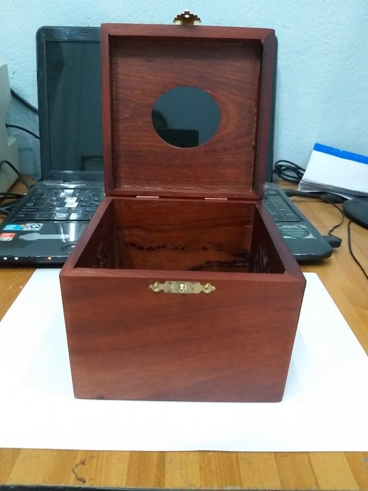 Hộp Đựng Giấy Gỗ Hương - Vuông