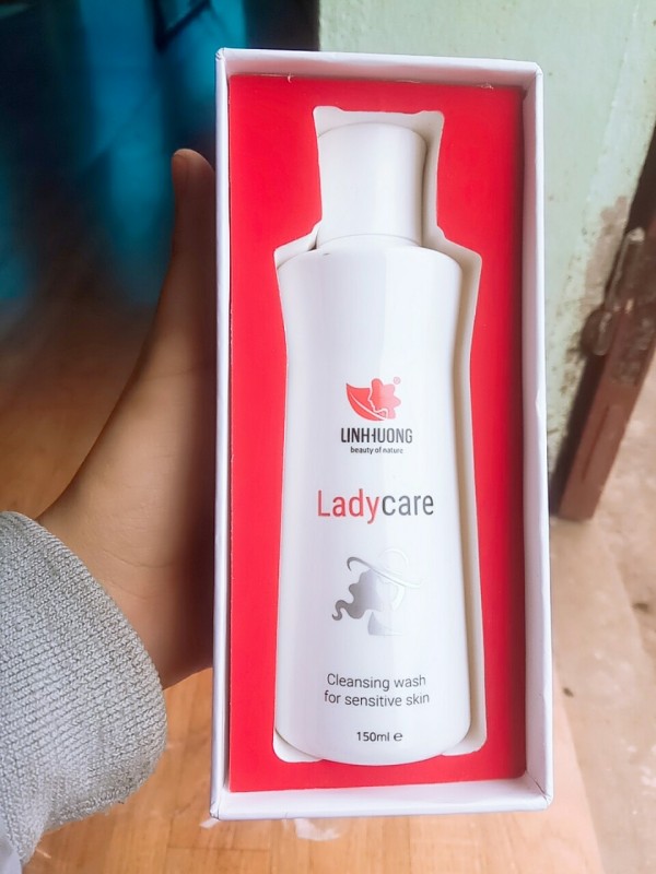 Dung Dịch Vệ Sinh Phụ Nữ Ladycare cao cấp