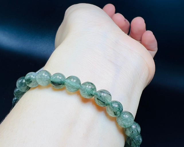 🍁( BẢN VIP ) Chuỗi vòng Tay đá thạch anh tóc xanh tự nhiên 6 ly ,chuỗi may mắn,bình an,có tư vấn.