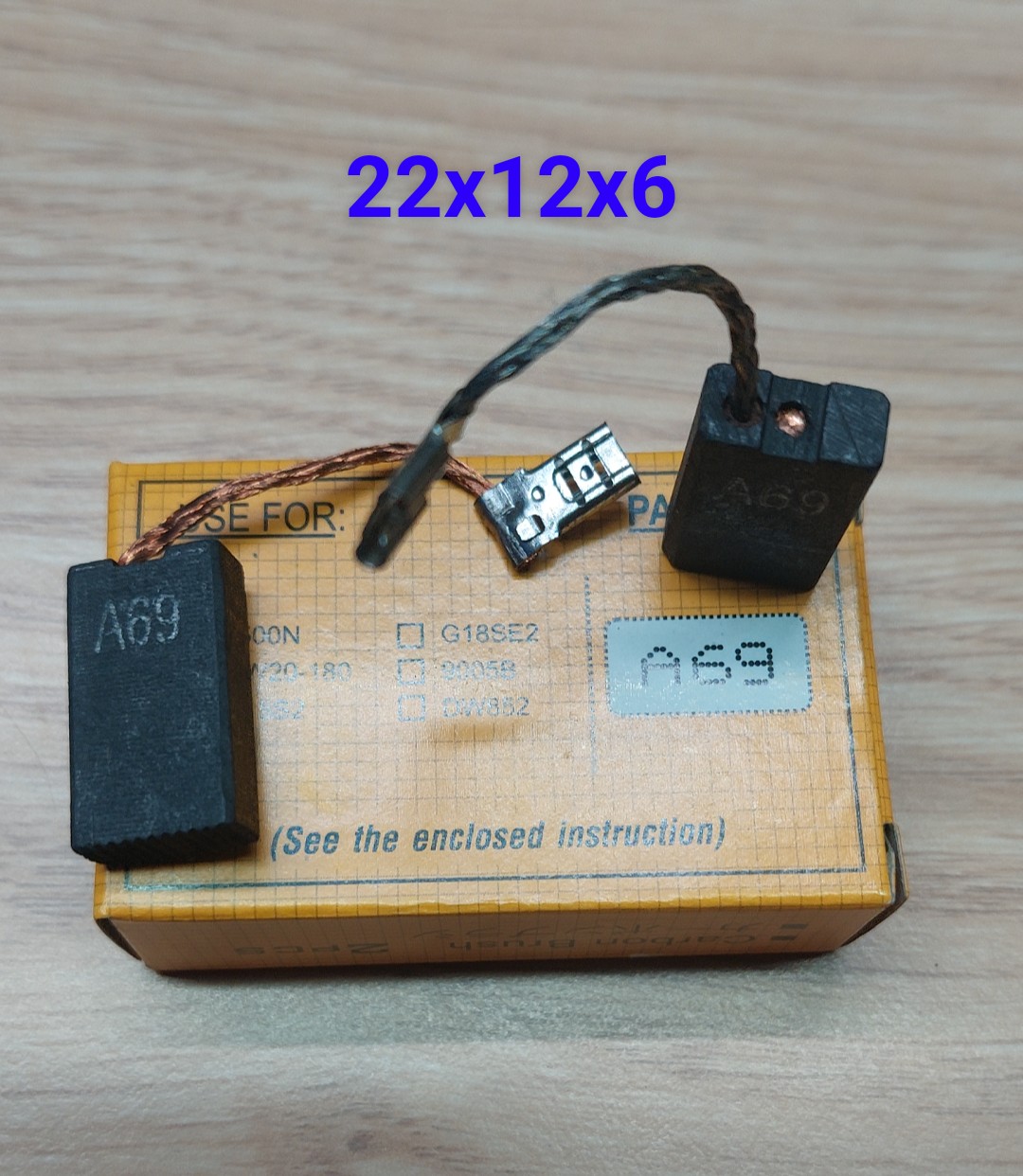 CHỔI THAN HỘP VÀNG NB A69 . (đục 388, cắt nhôm)