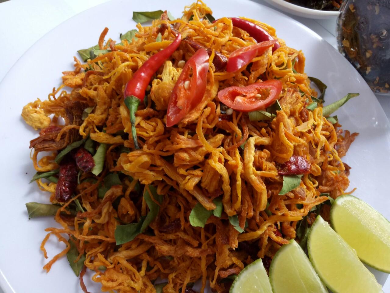 1KG KHÔ GÀ XÉ CAY LÁ CHANH LOẠI NGON