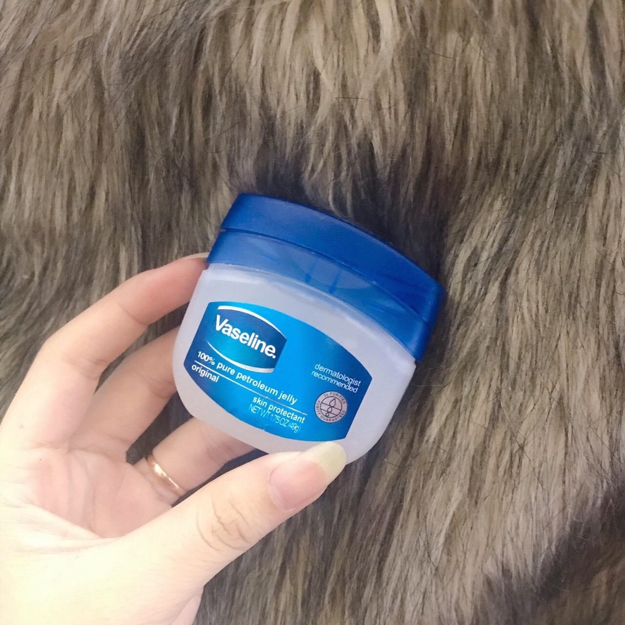 Son dưỡng môi Vaseline Lip therapy