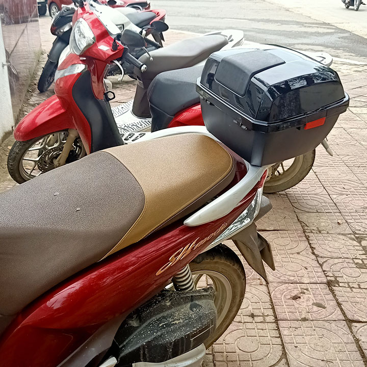 Thùng đựng đồ gắn đuôi xe máy, xe điện TD04