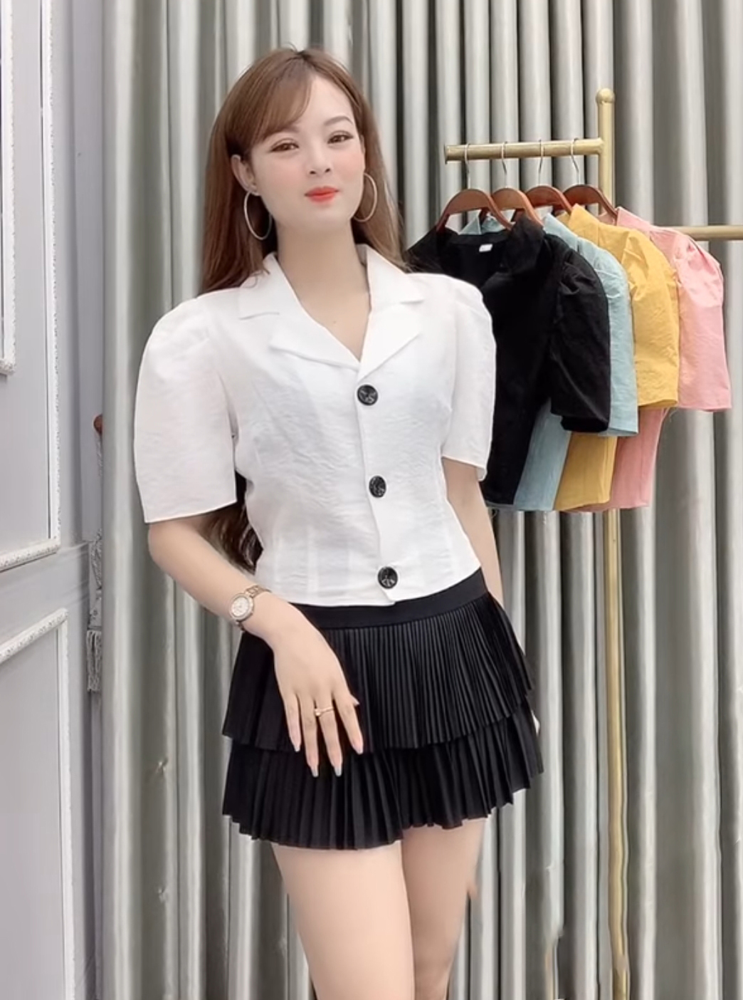 Áo croptop cổ vest phối nút