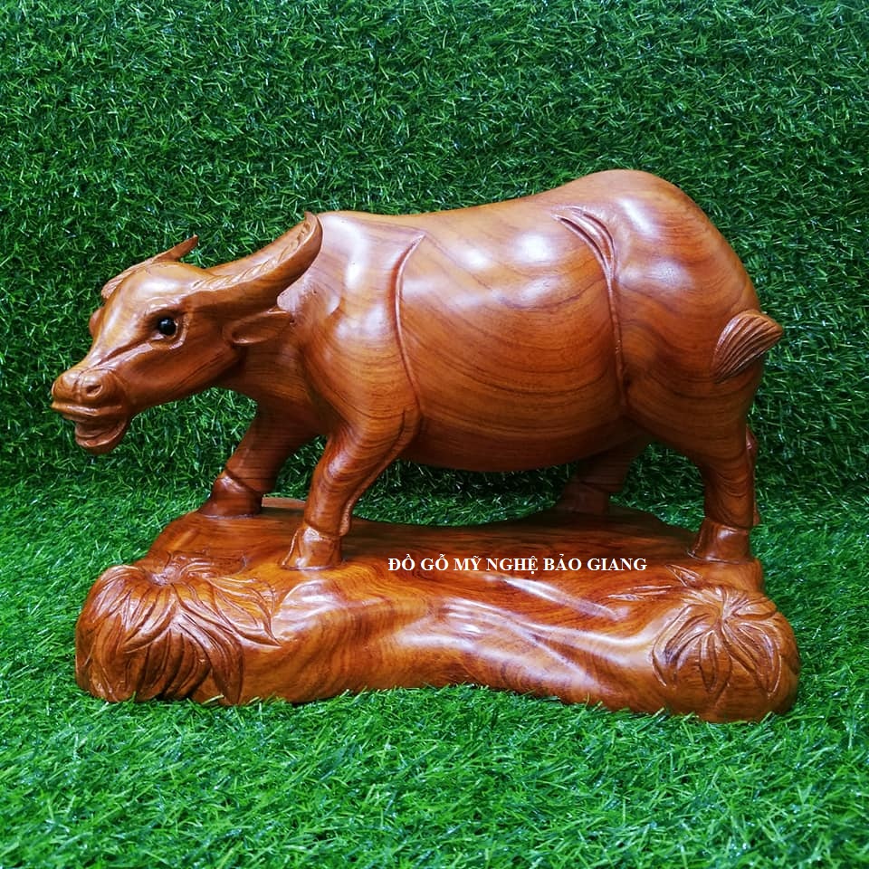 Tượng con trâu gỗ hương dài 34 cm