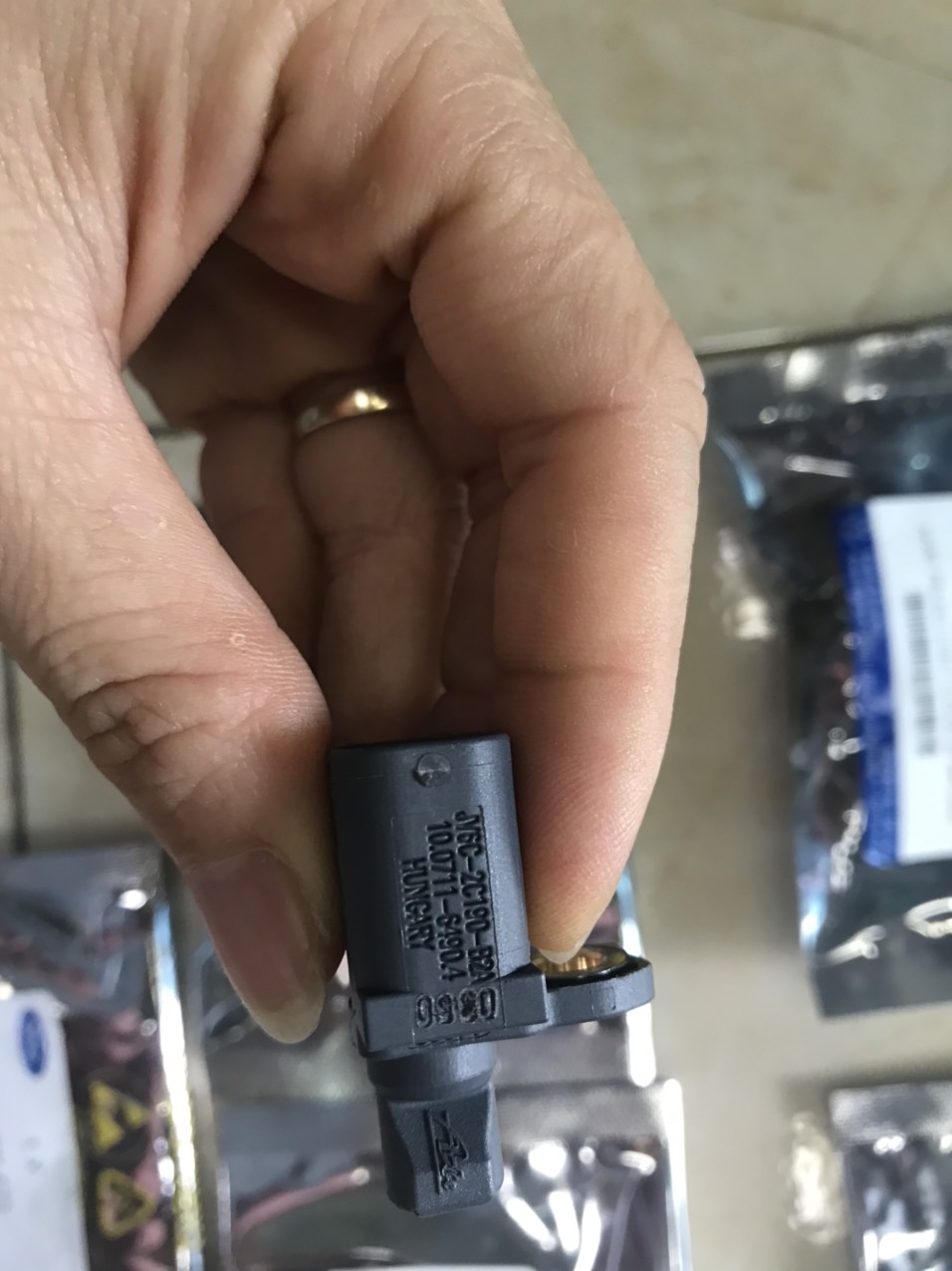 Cảm biến abs sau ford focus 13-19 – av6t2b372ec