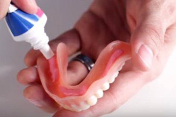 04 Keo dán hàm giả Fixodent 68g (WJZH)