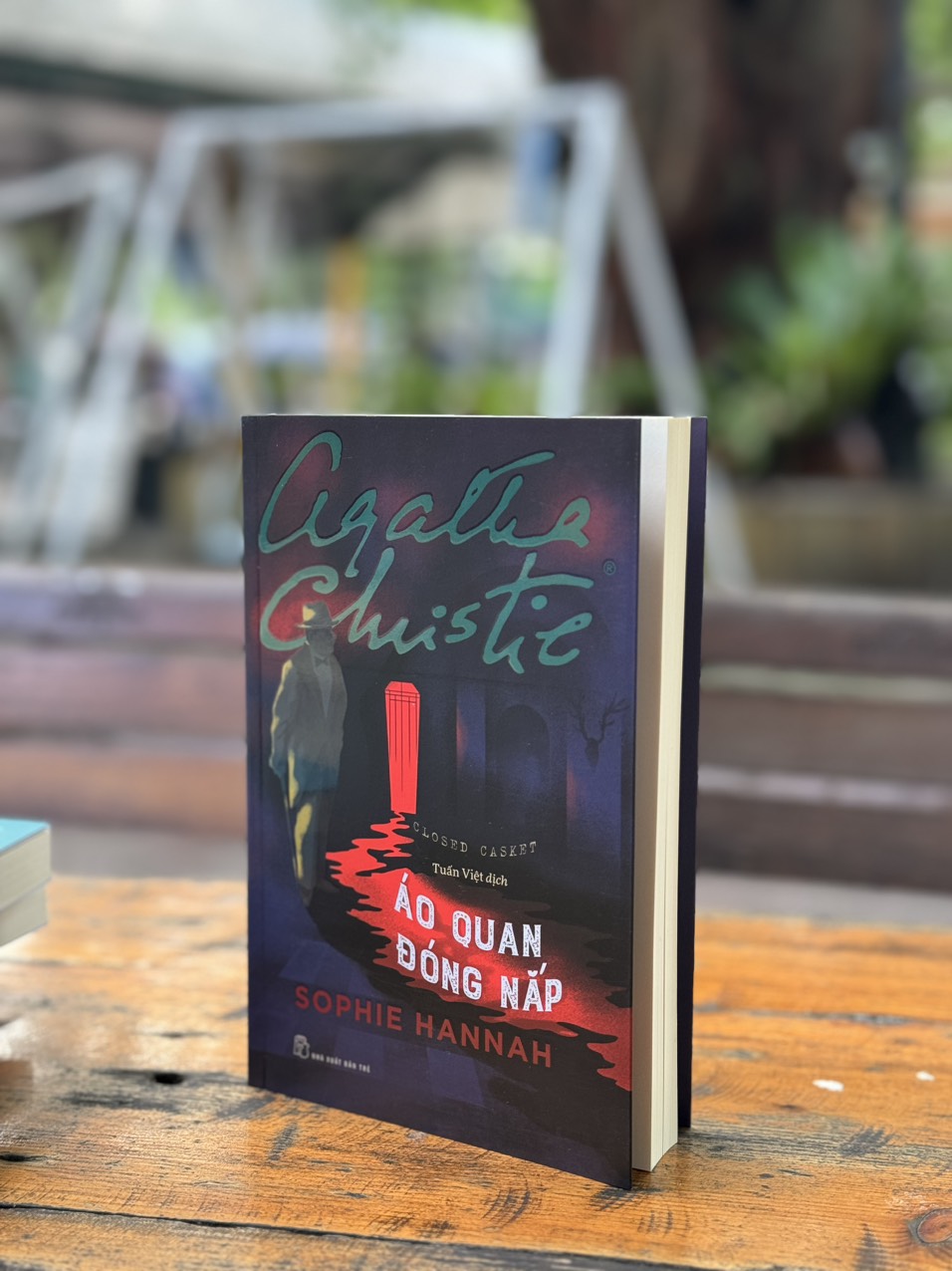 Áo quan đóng nắp - agatha christie - tuấn việt dịch - nhà xuất bản trẻ.
