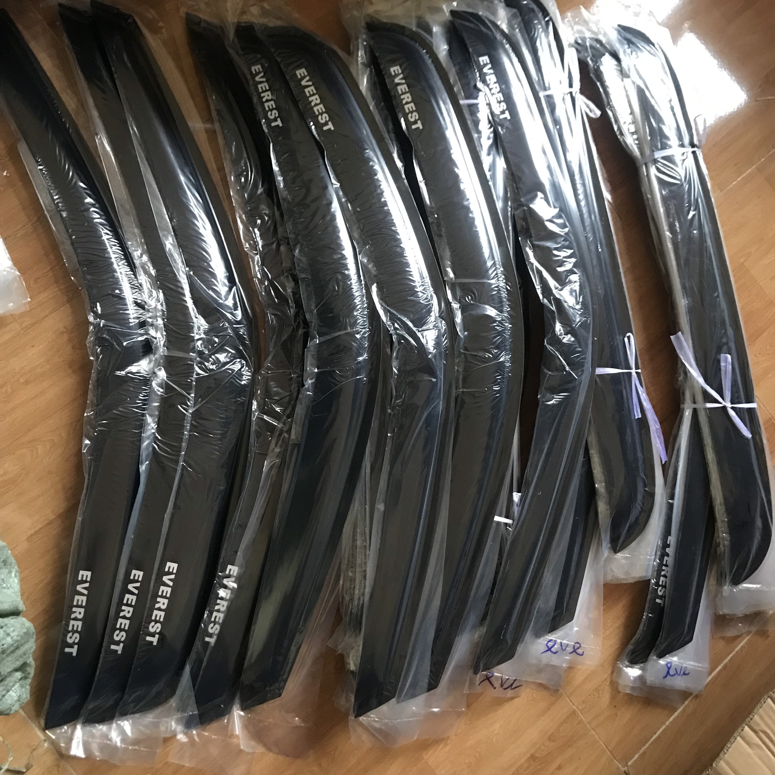 Vè rain cover car Ford Everest đời 2006 to 2015