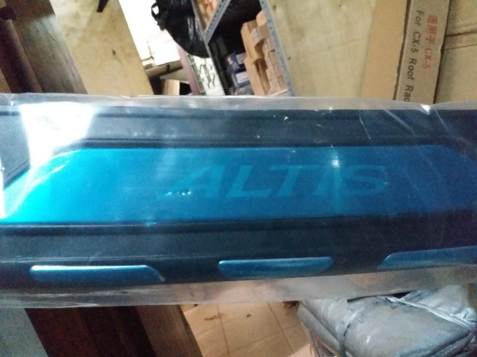 Chống chầy cốp ngoài xe Altis 2018 new