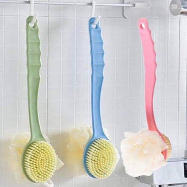 Bàn chải chà lưng kèm bông tắm 2in1 cho bạn cảm giác thoải mái và dễ chịu hơn, giúp lưu thông các mạch máu tốt hơn.