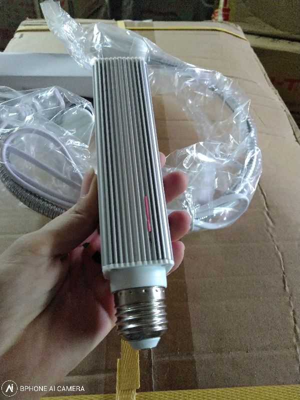 Đèn led kẹp bàn đa năng về hàng- 60 bóng