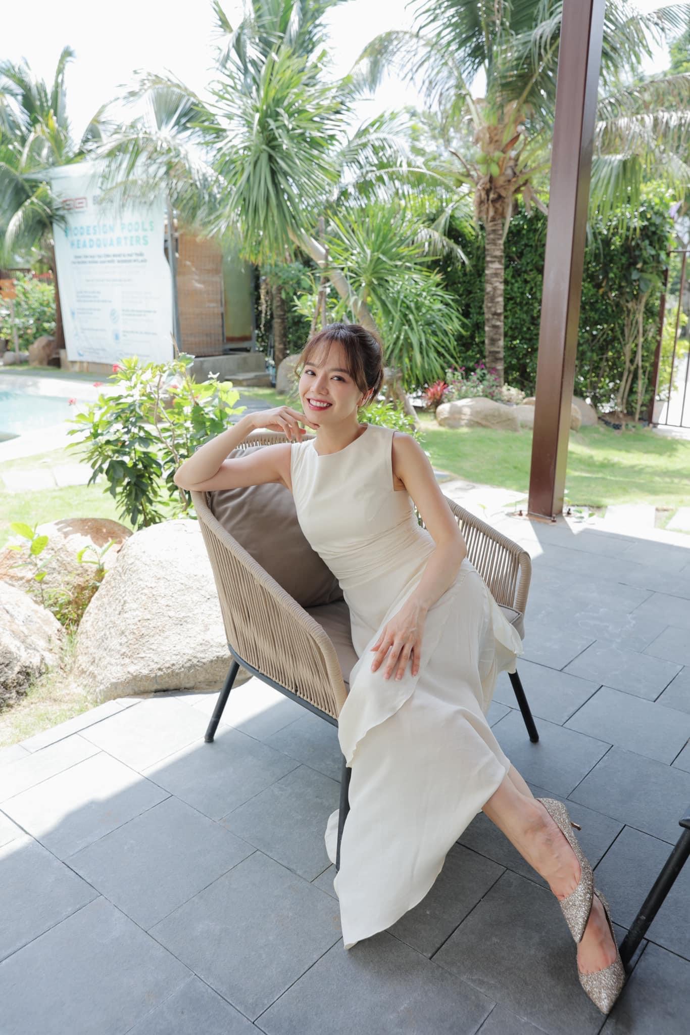Des Fleurs đầm vạt chéo cuốn biên lượn sóng Pixie Long Dress