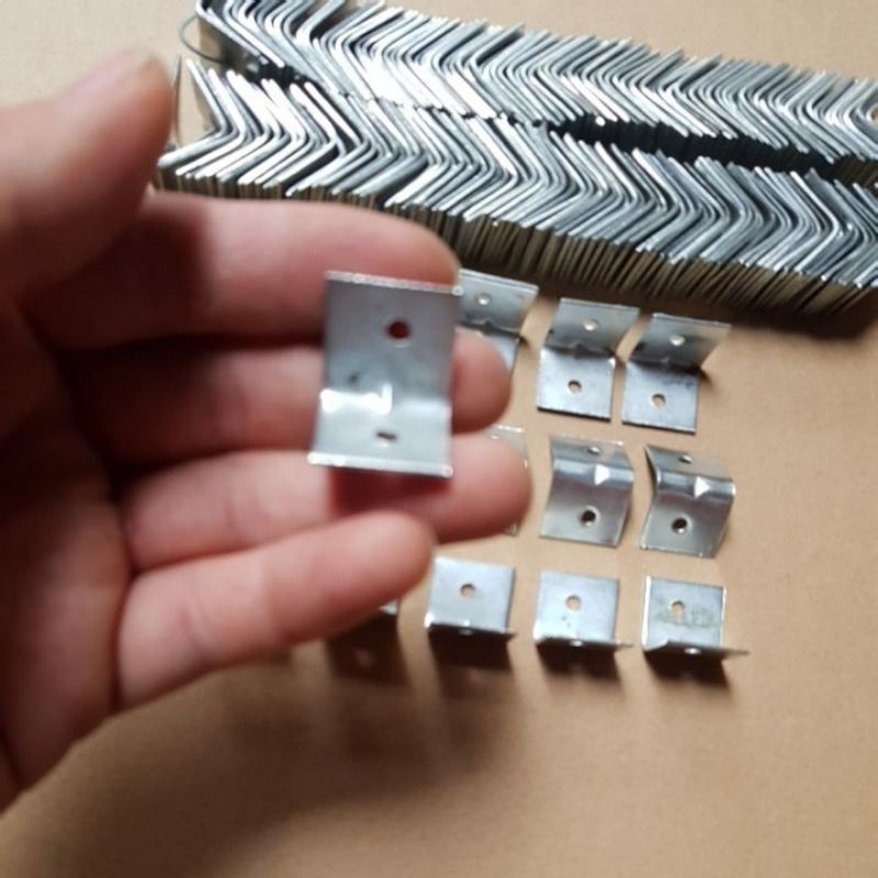 Ke góc vuông 2 lỗ (giá 10 chiếc)