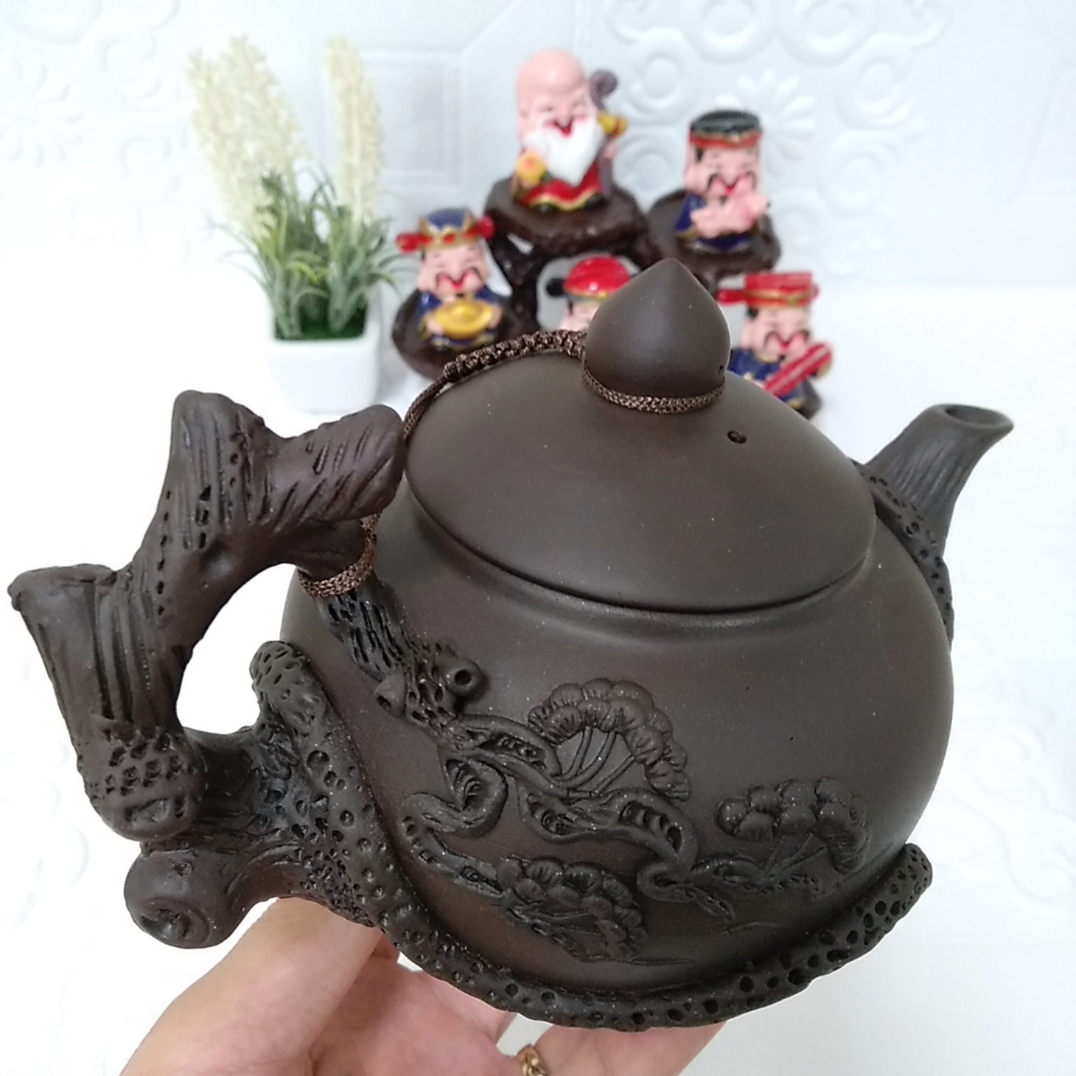 Ấm pha trà đất nung Bát Tràng cây tùng 400ml màu đen