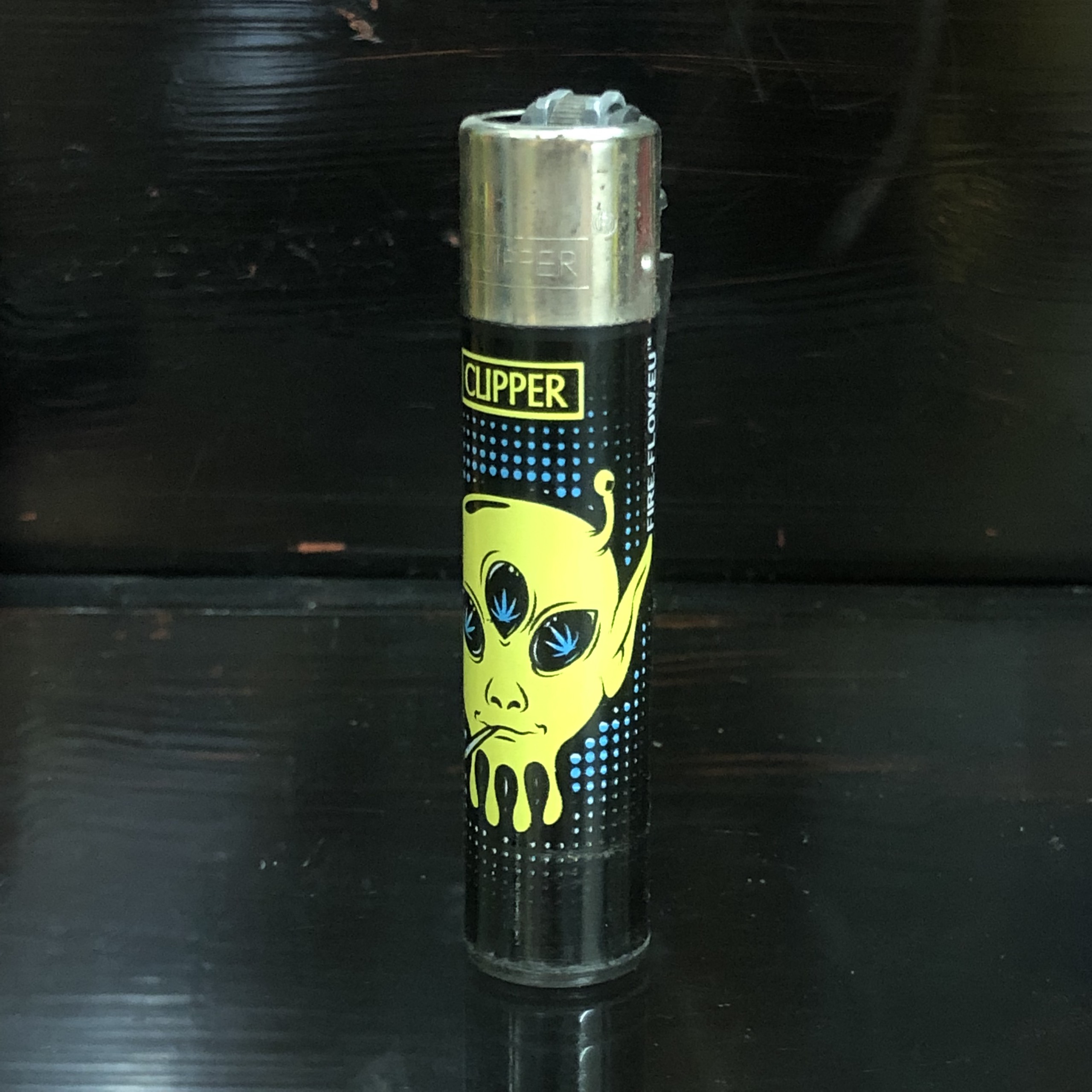 Bật lửa Clipper lá Phong , Quẹt hình trụ Clipper siêu bền mẫu Chất .