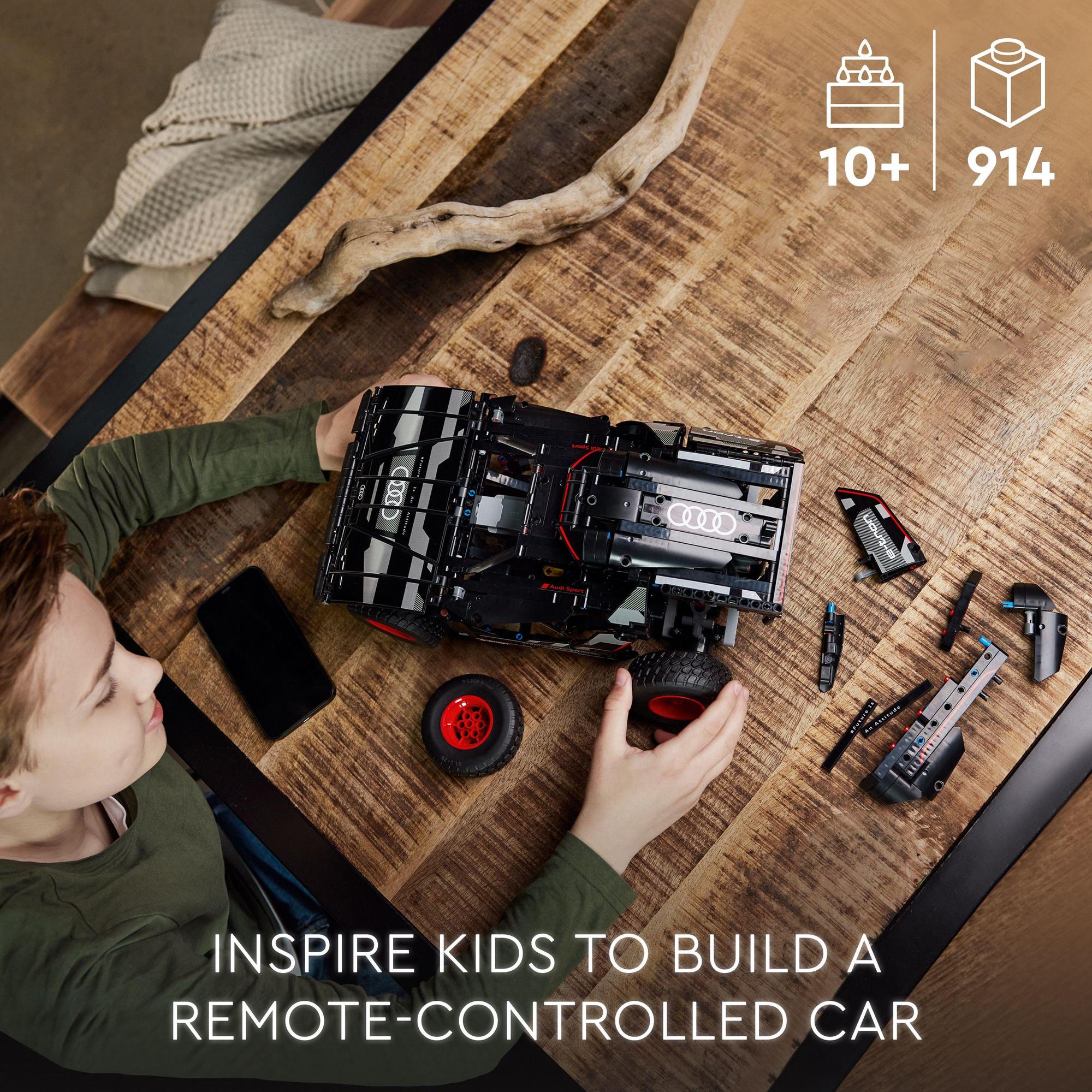 LEGO TECHNIC 42160 Đồ chơi lắp ráp Siêu Xe Audi RS Q e-tron (914 chi tiết)