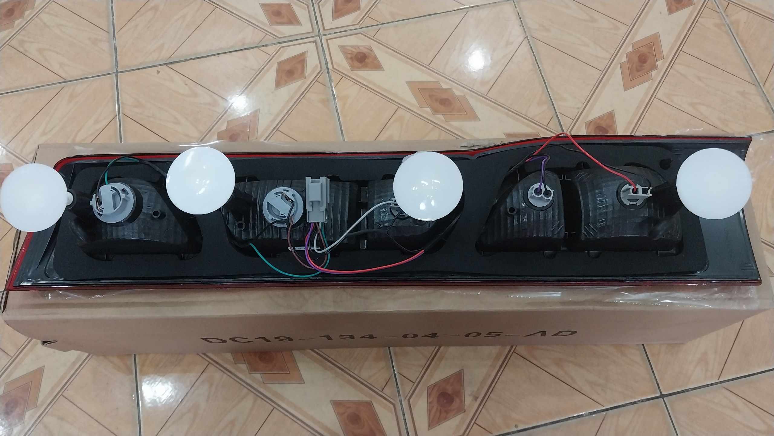 ĐÈN HẬU SAU XE FORD TRANSIT 2012-2021
