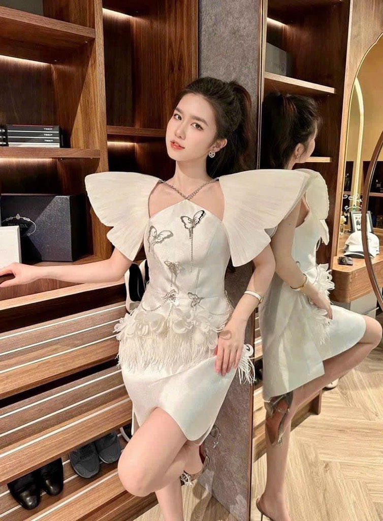 ĐẦM XOÈ CỔ VUÔNG TAY PHỒNG TIỂU THU XINH XẮN - MS216V