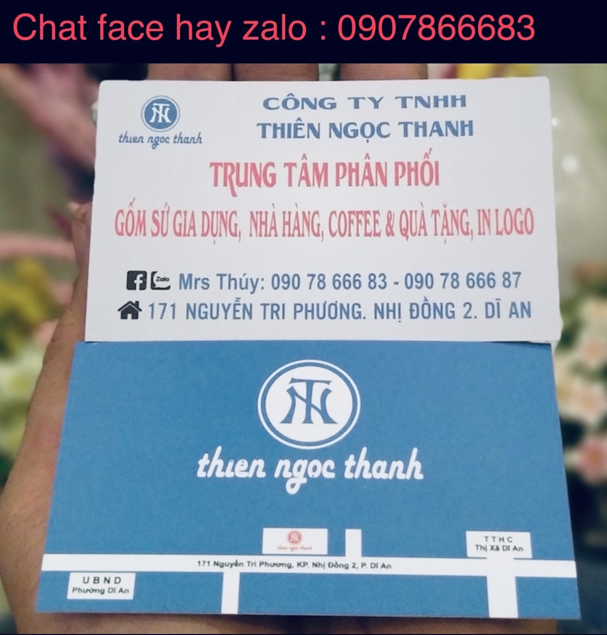 Bình hoa gốm sứ trang trí cao cấp.