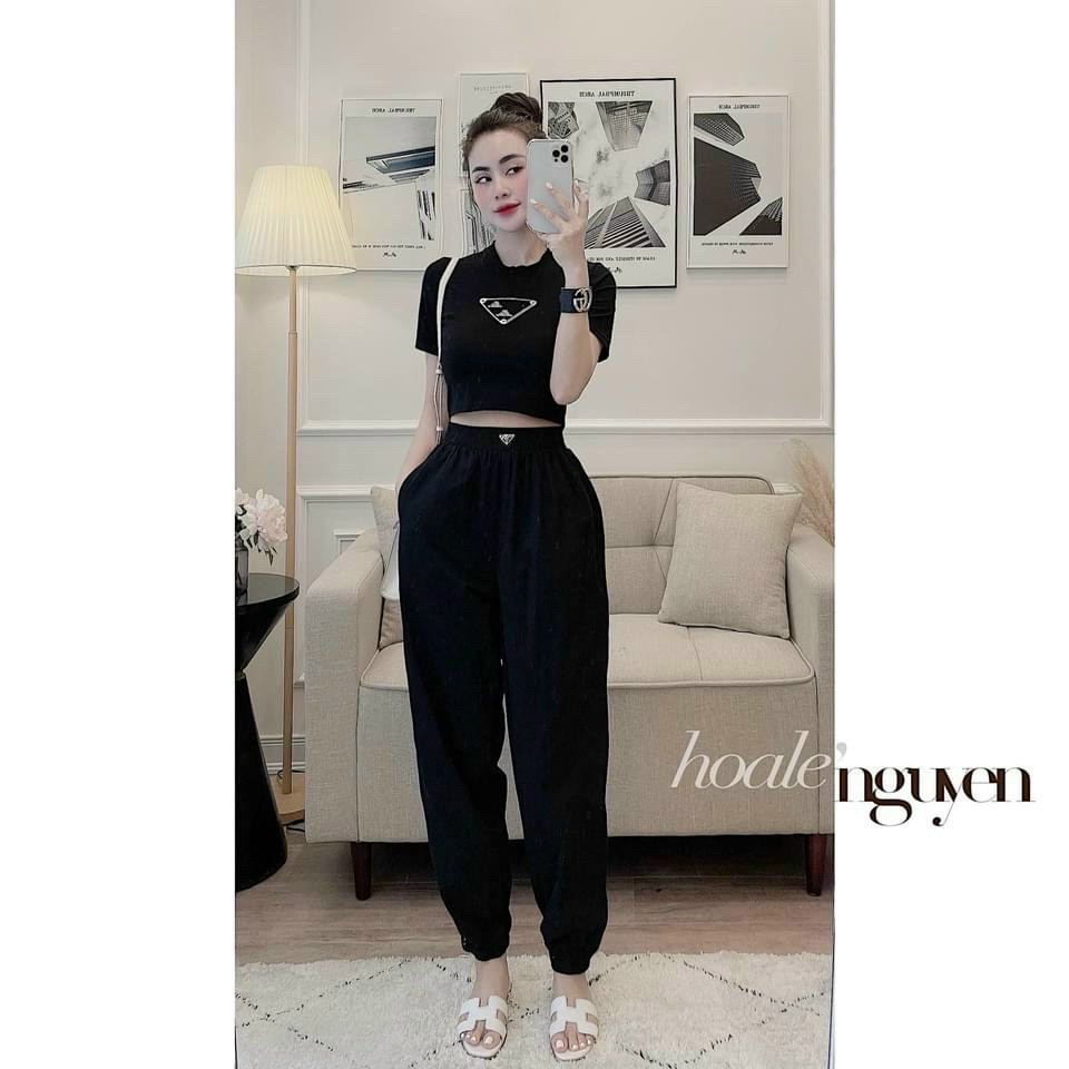 Set Quần Jogger Kèm Áo Croptop  - Chất Liệu Cotton Mịn - Thiết Kế Trẻ Trung Và Năng Động