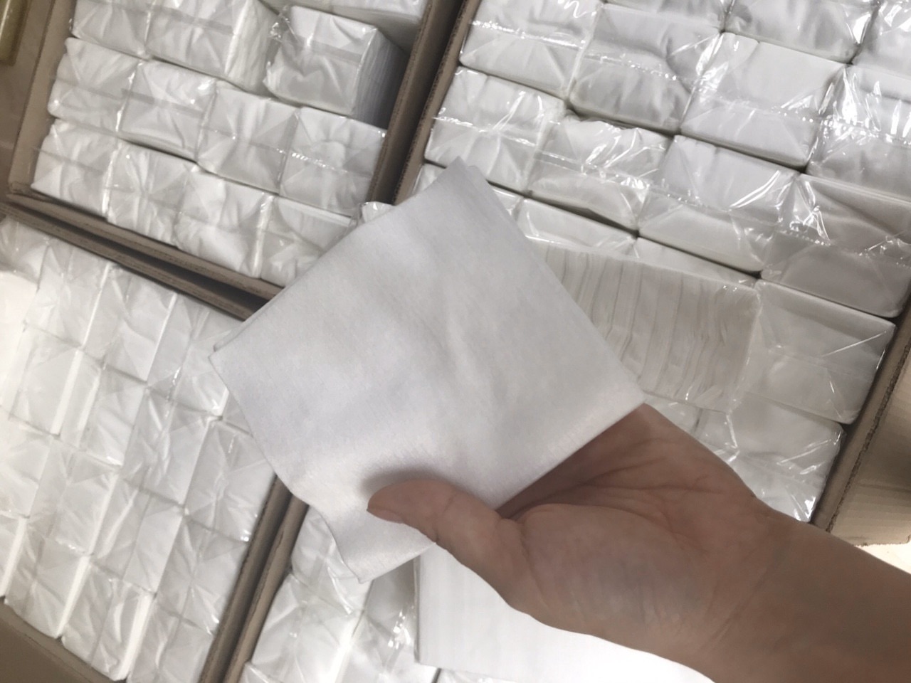 [HCM]Khăn giấy lau mặt spa 200tờ/cây