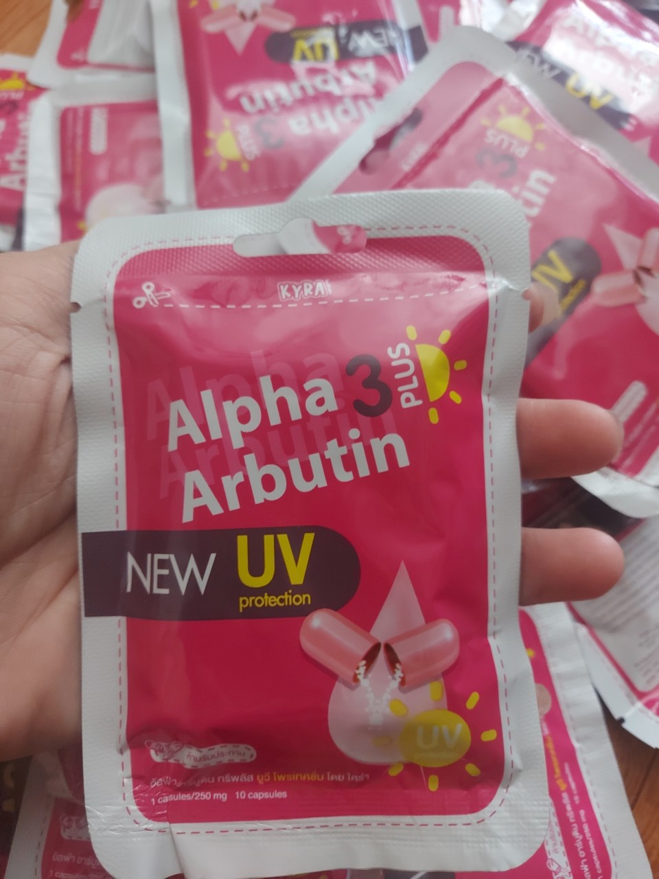 kích trắng vỉ alpha arbutin thái
