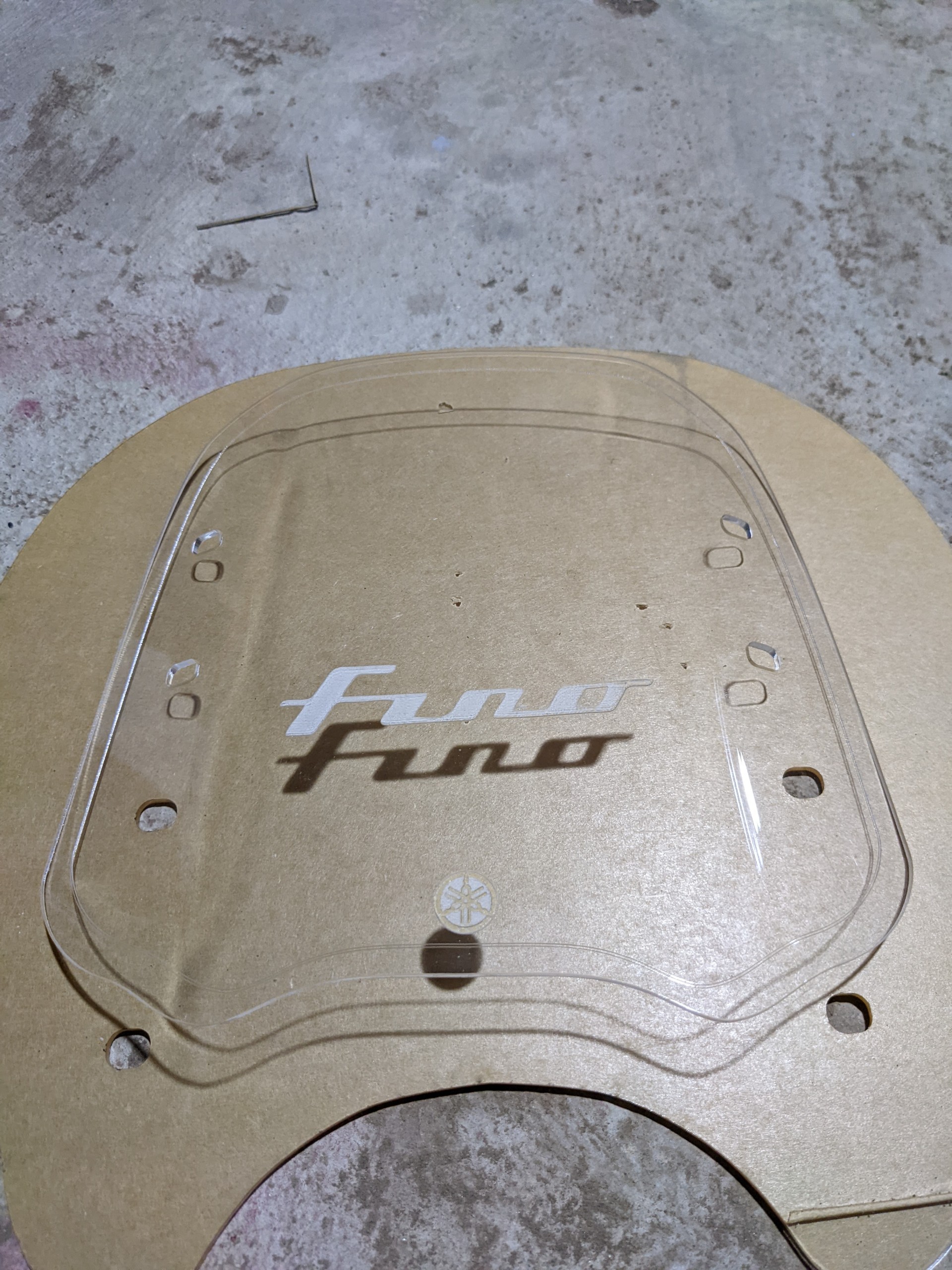 Kính chắn gió Yamaha Funo