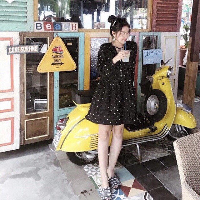 Đầm babydoll bi đen nút trắng