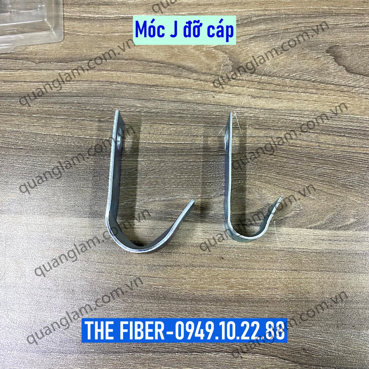 Móc J đỡ cáp quang cáp điện treo cột