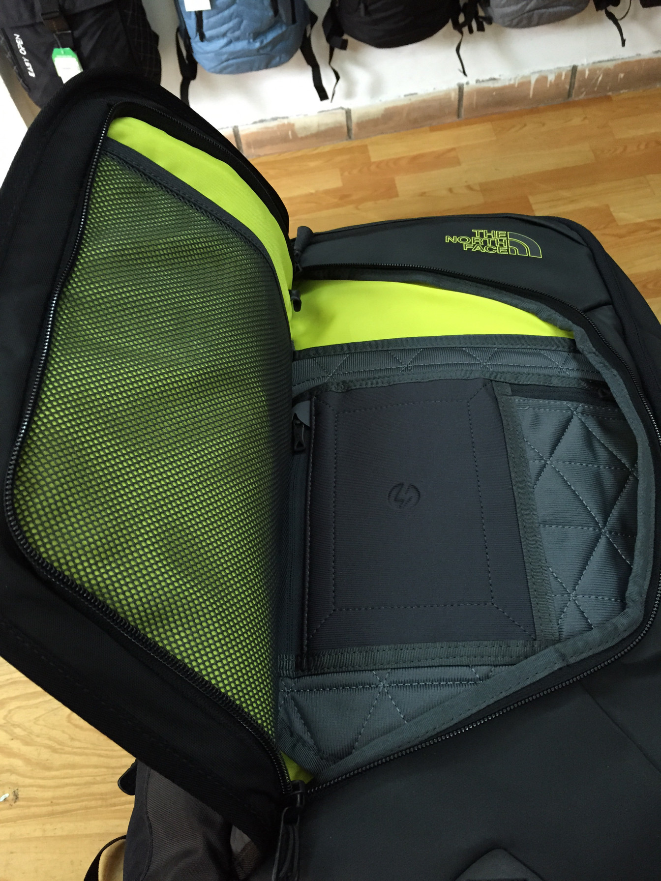Balo du lịch Resistor Charged the north face