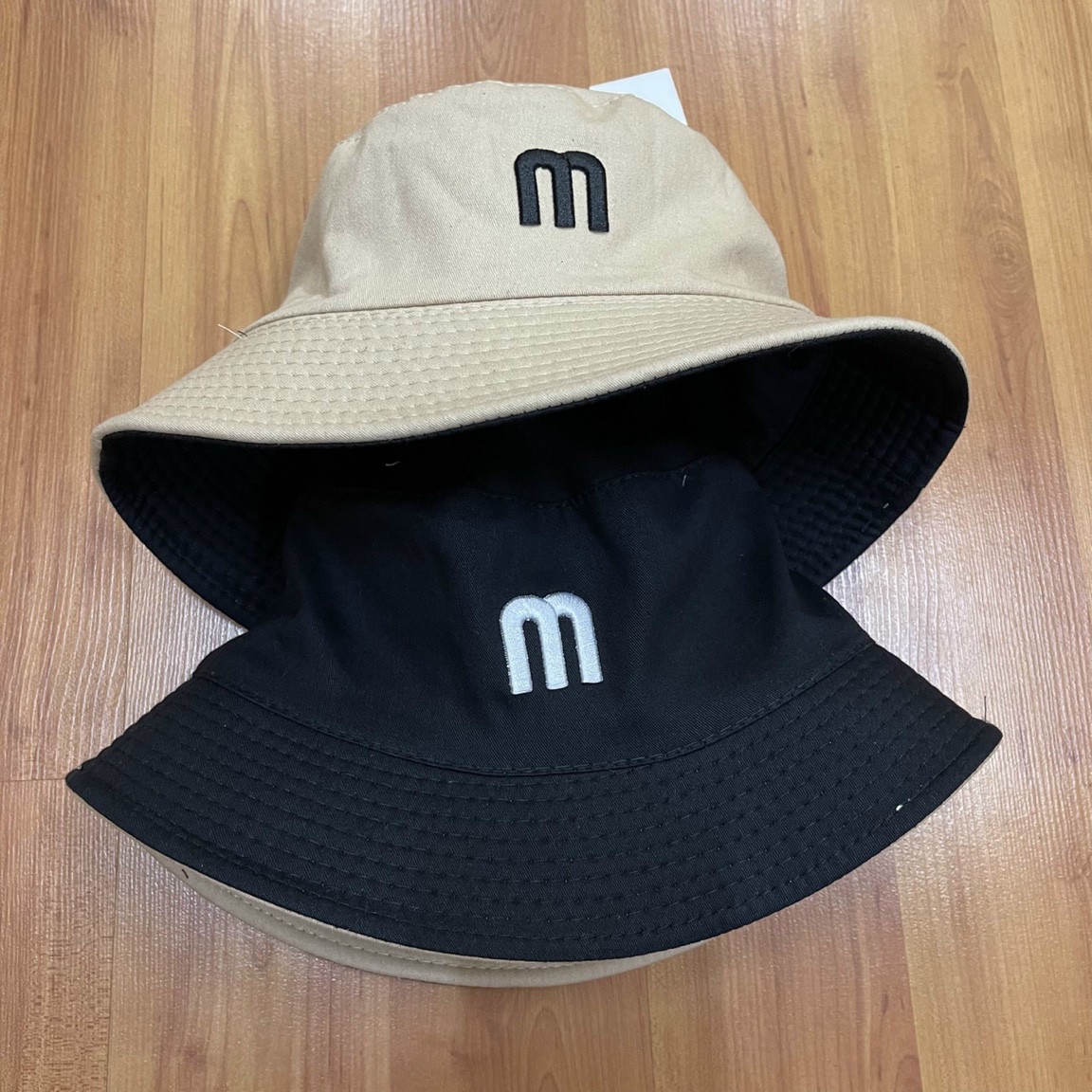 Mũ bucket Vành Tròn Nam Nữ 2 Lớp Thêu Chữ M, Nón Tai Bèo Nhiều Màu
