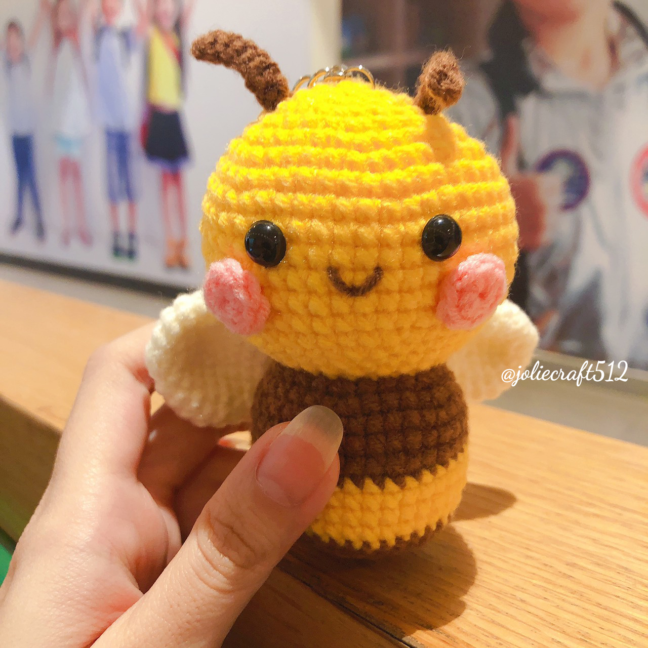 Móc khóa con ong vui vẻ -Happy Bee - đan len thủ công