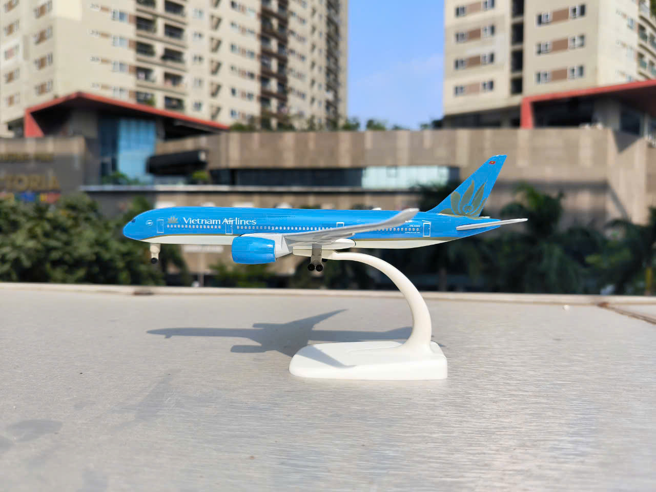 Mô hình máy bay dân dụng kích thước 20cm chất liệu kim loại bền đẹp