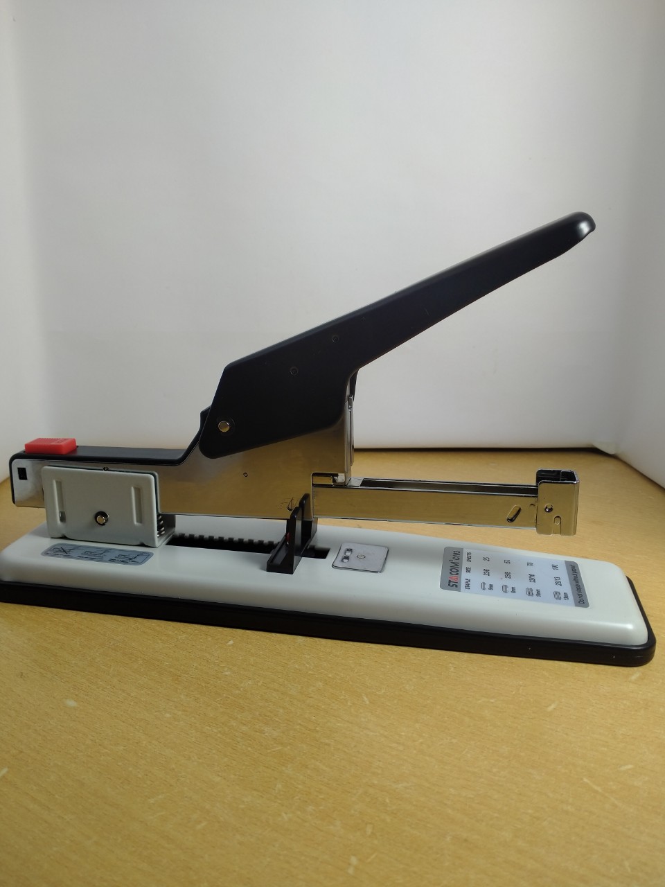 DẬP GHIM CỠ LỚN (100 TỜ) STACOM C103