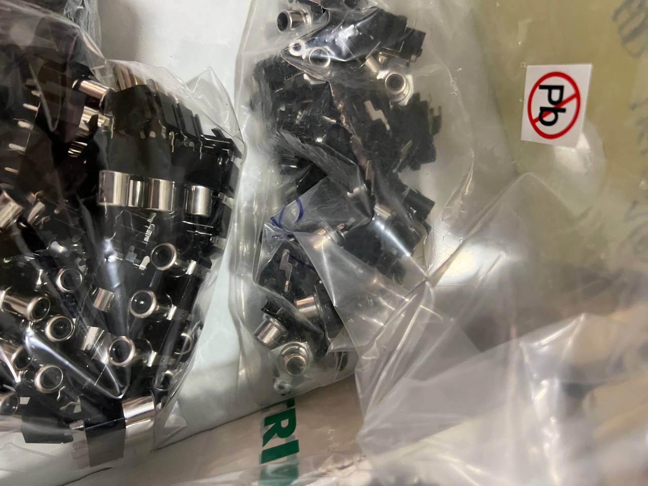 JACK RCA AV 3 LỖ ĐEN 8 chân