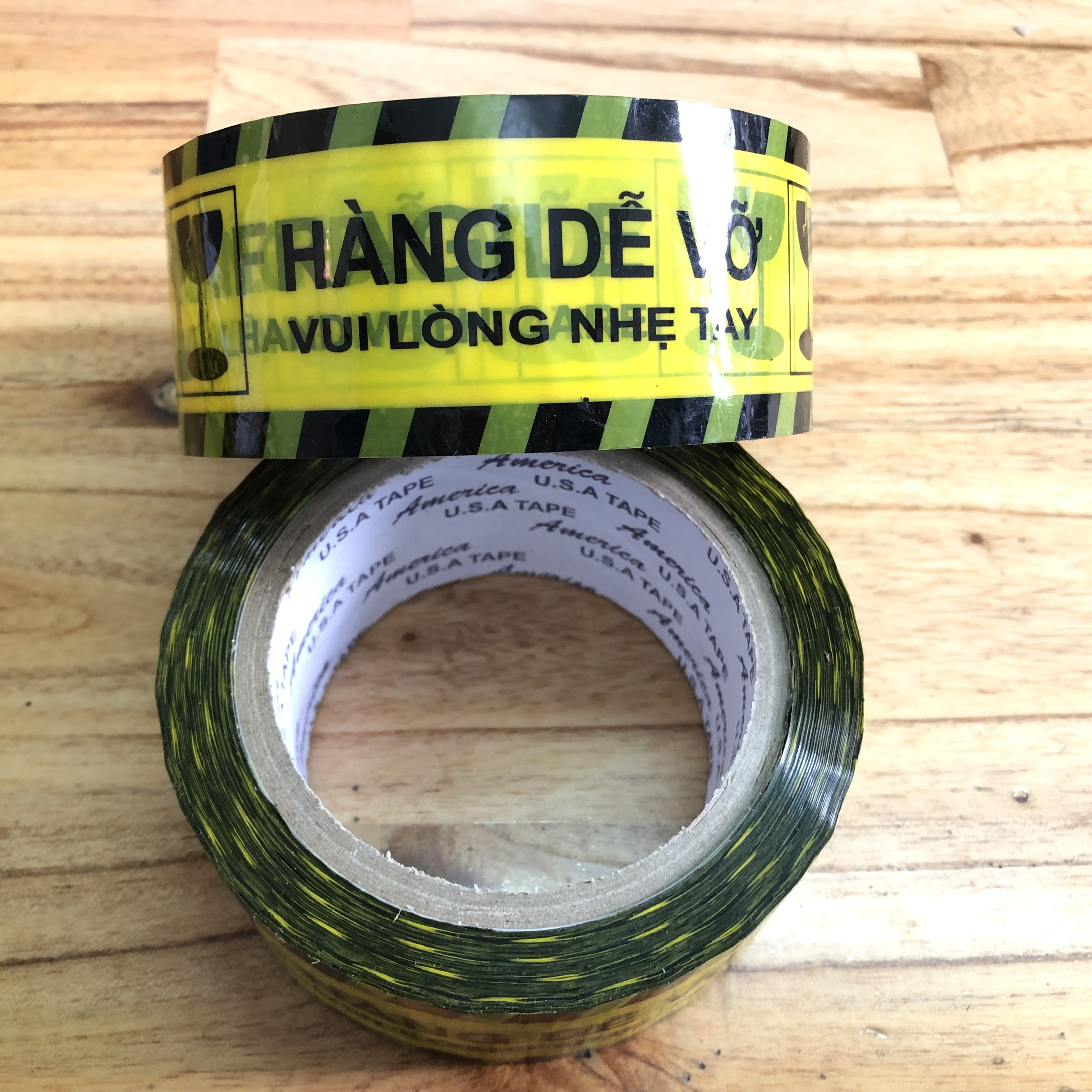 Băng keo in chữ Hàng dễ vỡ - 100yard( 1 cuộn)