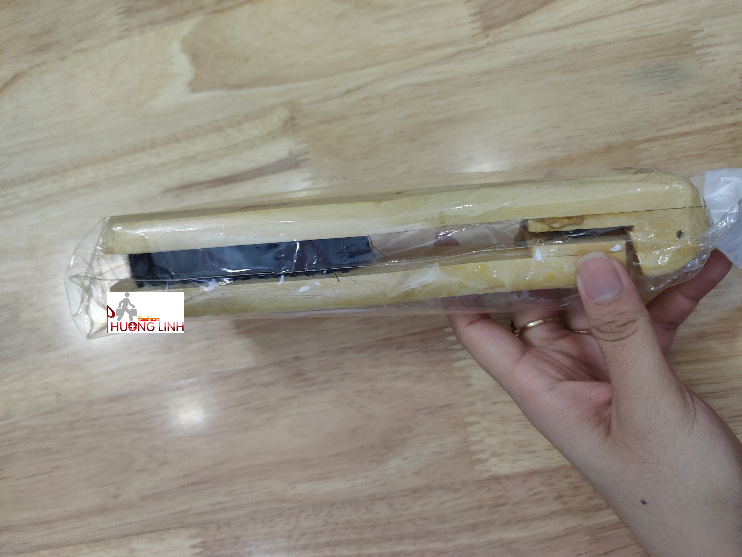 Kẹp gỗ dùng để kẹp tóc khi duỗi - phụ liệu tóc