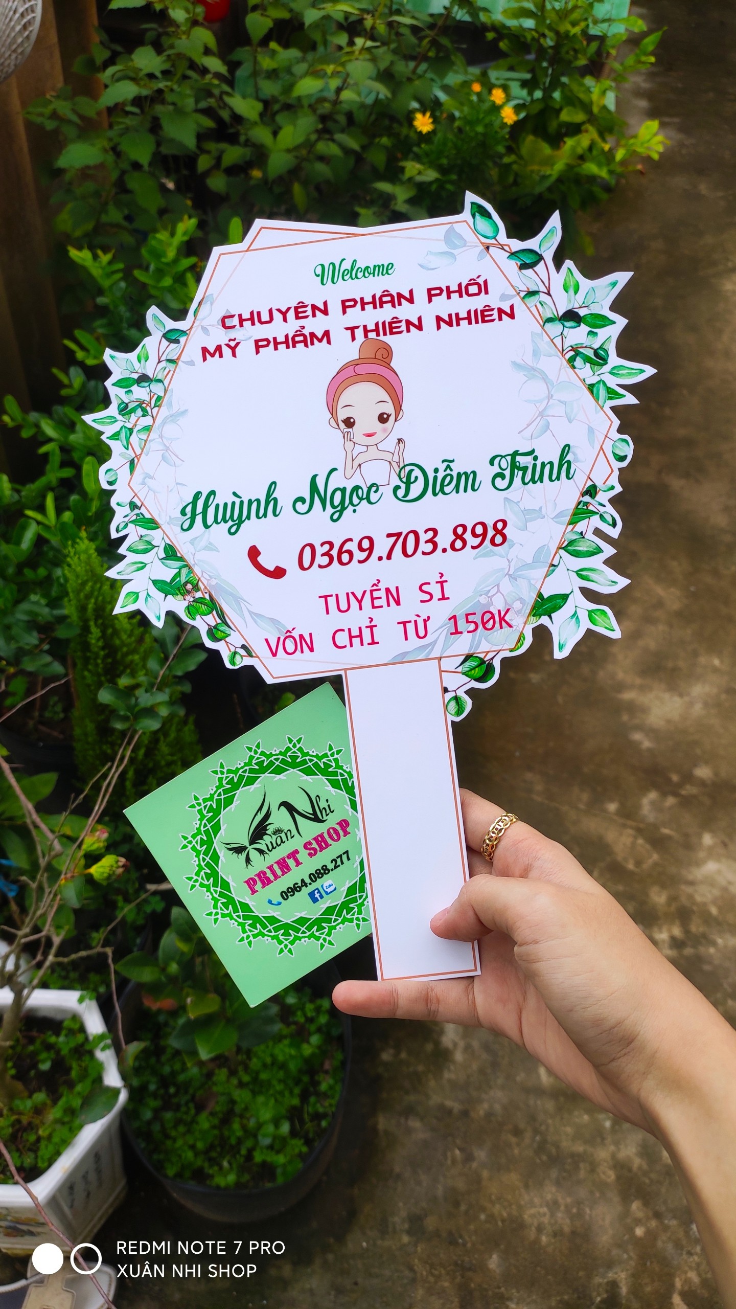 Logo Cầm Tay Chụp Ảnh Sản Phẩm