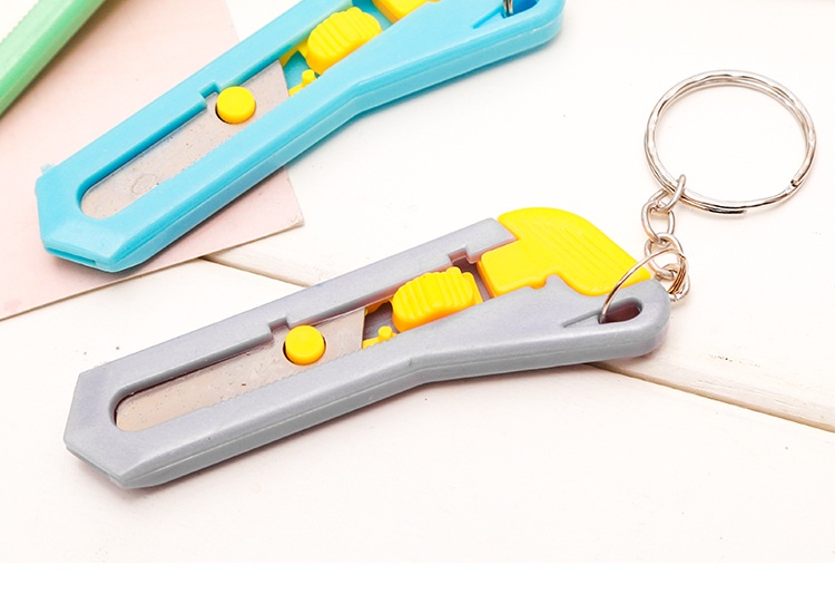 Móc khóa kiêm dao rọc giấy tiện dụng
